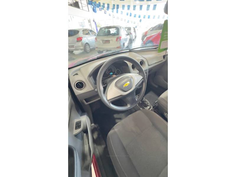 CHEVROLET - PRISMA - 2012/2012 - Vermelha - R$ 33.900,00