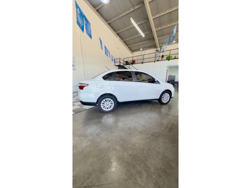 FIAT - SIENA - 2017/2017 - Branca - R$ 48.900,00
