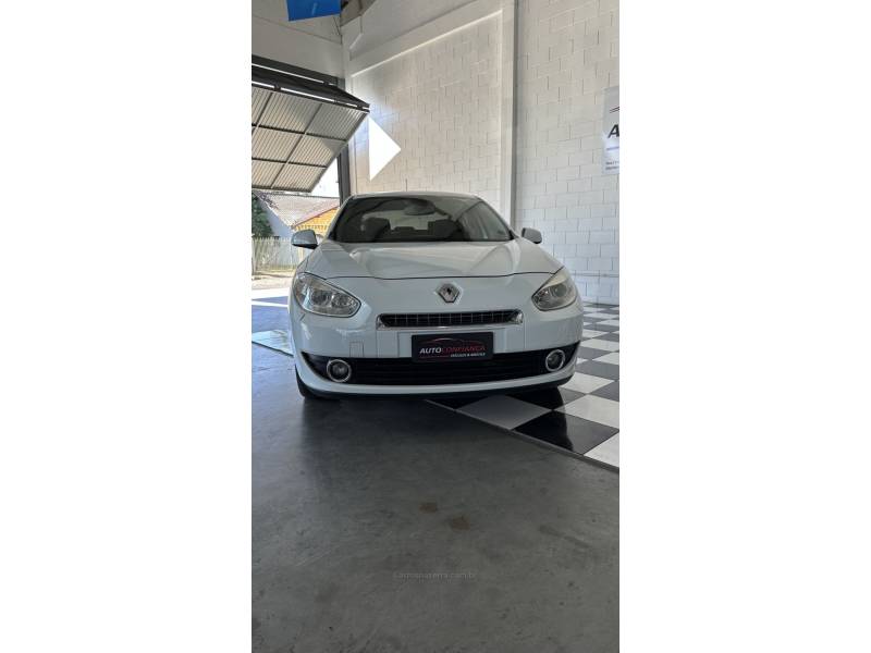 RENAULT - FLUENCE - 2013/2013 - Branca - R$ 49.900,00
