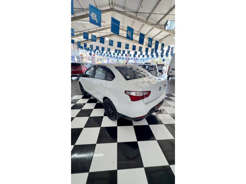 FIAT - GRAND SIENA - 2016/2016 - Branca - R$ 43.900,00