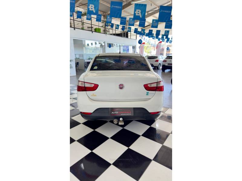 FIAT - GRAND SIENA - 2016/2016 - Branca - R$ 43.900,00