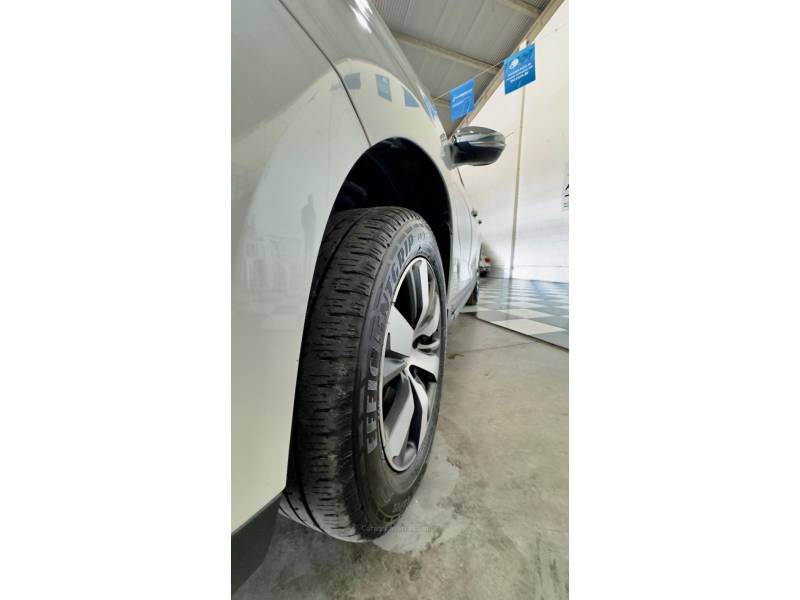 PEUGEOT - 2008 - 2015/2016 - Branca - R$ 59.900,00