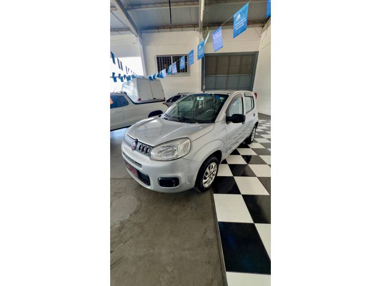 FIAT - UNO - 2016/2016 - Prata - R$ 39.900,00