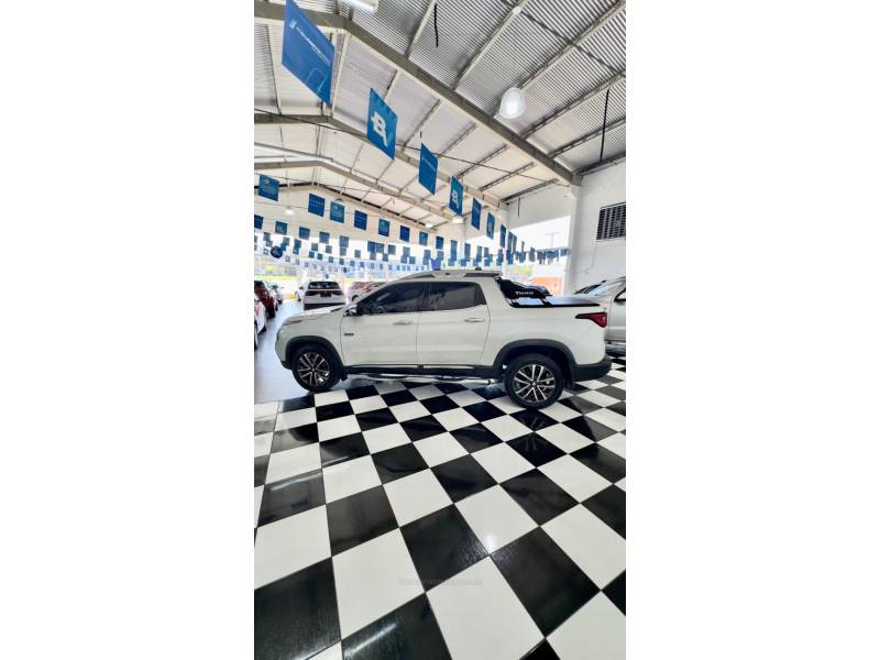 FIAT - TORO - 2022/2023 - Branca - R$ 158.000,00