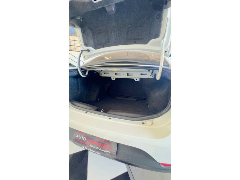 FIAT - SIENA - 2017/2017 - Branca - R$ 48.900,00