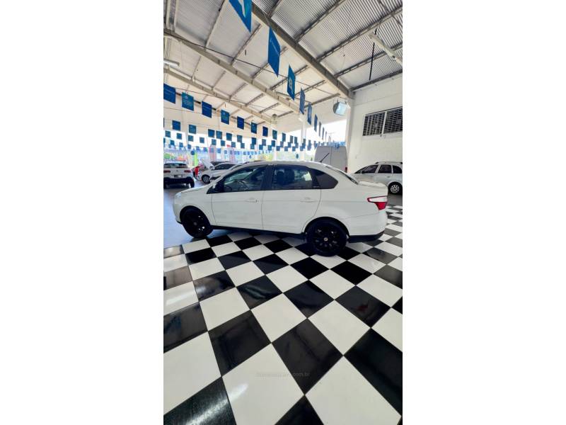 FIAT - GRAND SIENA - 2016/2016 - Branca - R$ 43.900,00