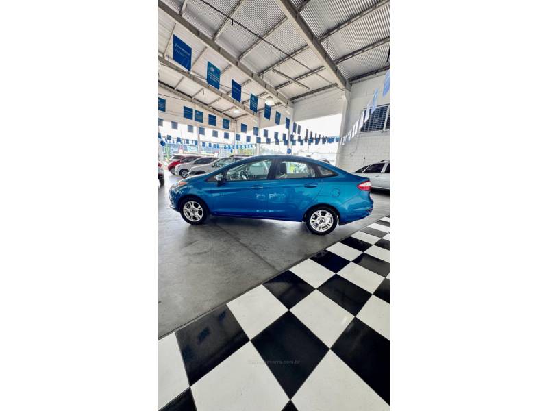 FORD - FIESTA - 2015/2015 - Azul - R$ 49.900,00