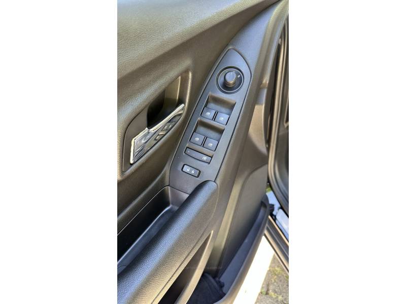 CHEVROLET - TRACKER - 2018/2018 - Preta - R$ 98.900,00