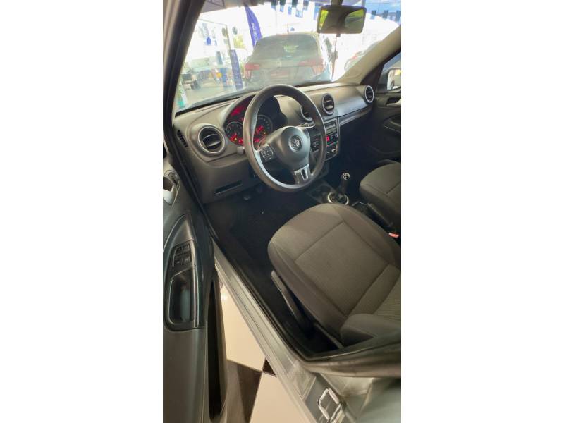 VOLKSWAGEN - VOYAGE - 2013/2013 - Prata - R$ 40.900,00