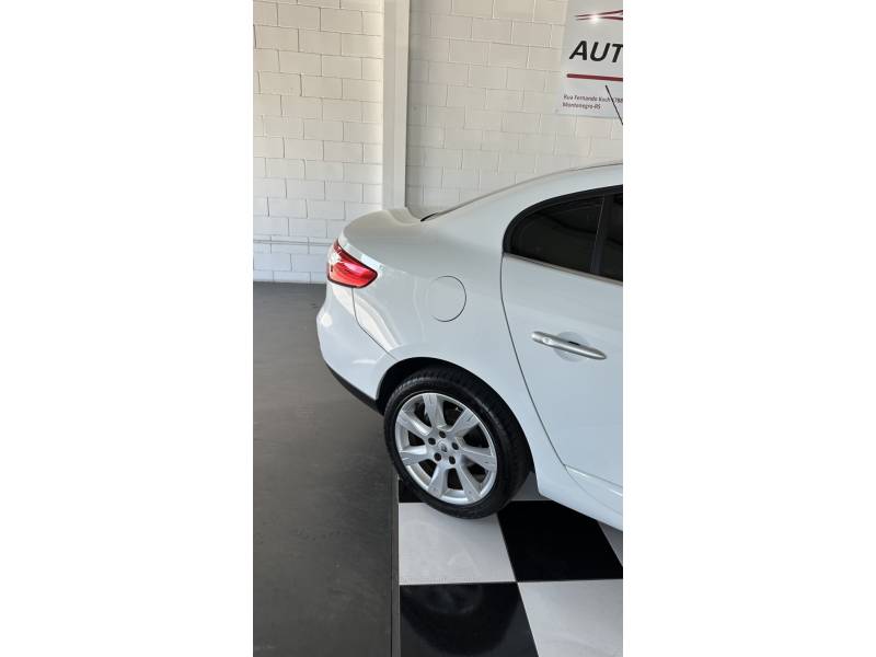 RENAULT - FLUENCE - 2013/2013 - Branca - R$ 49.900,00