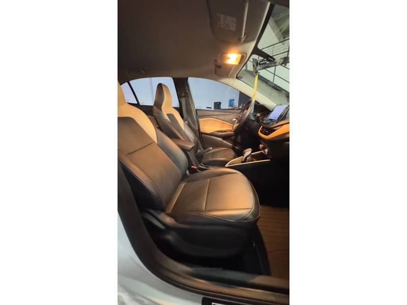 CHEVROLET - ONIX - 2024/2024 - Branca - R$ 106.900,00