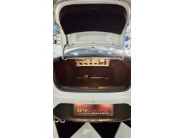 CHEVROLET - ONIX - 2024/2024 - Branca - R$ 106.900,00