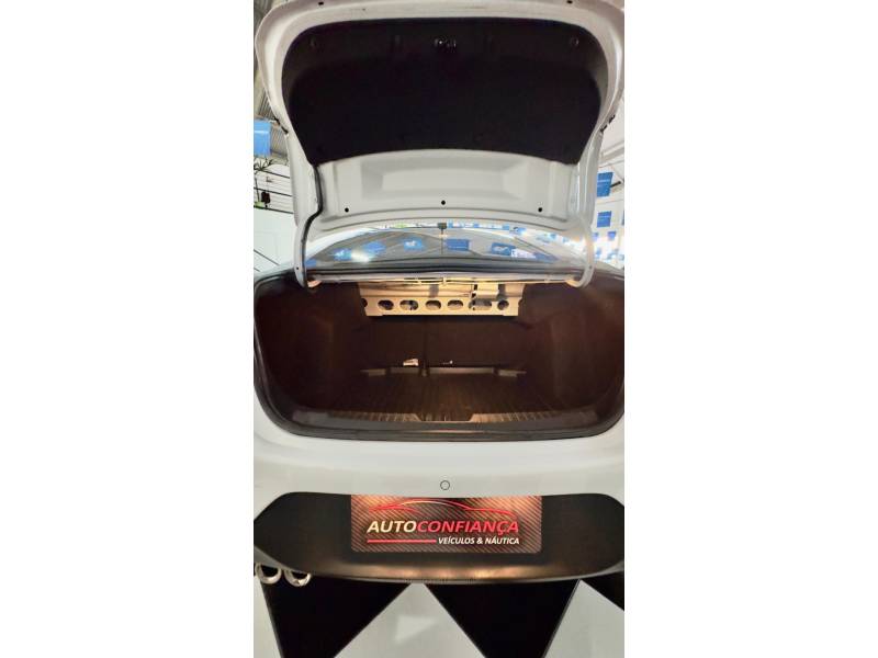 CHEVROLET - ONIX - 2024/2024 - Branca - R$ 106.900,00