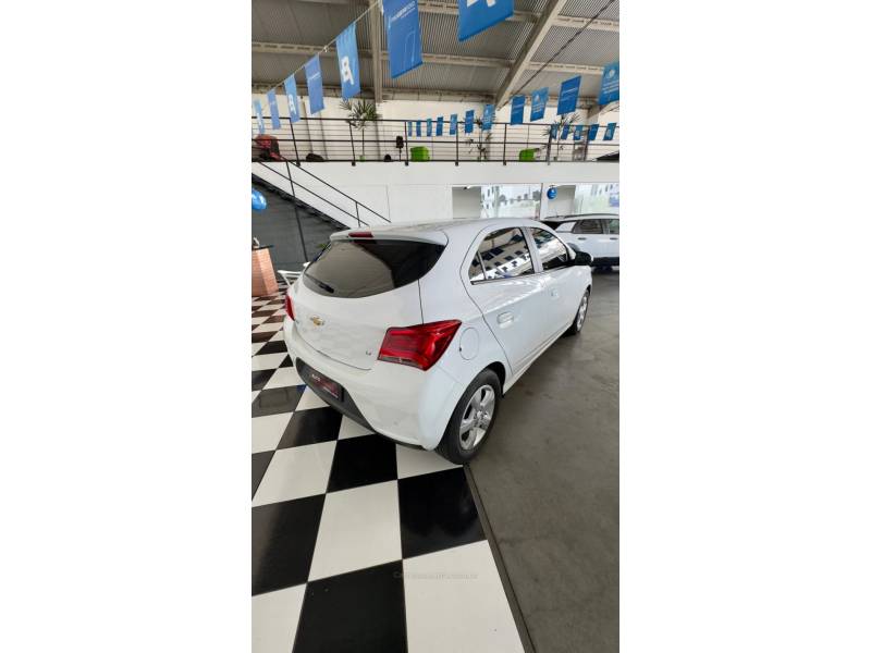 CHEVROLET - ONIX - 2019/2019 - Branca - R$ 64.900,00