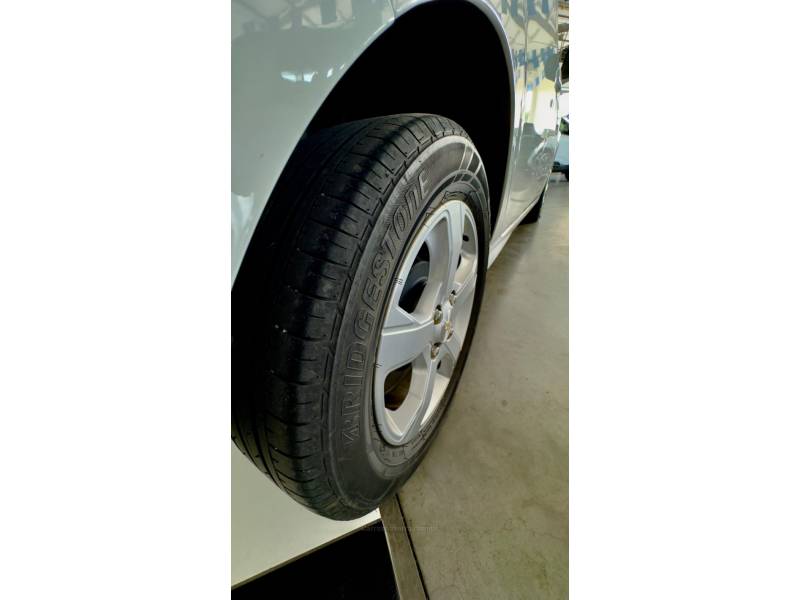 CHEVROLET - ONIX - 2019/2019 - Branca - R$ 64.900,00