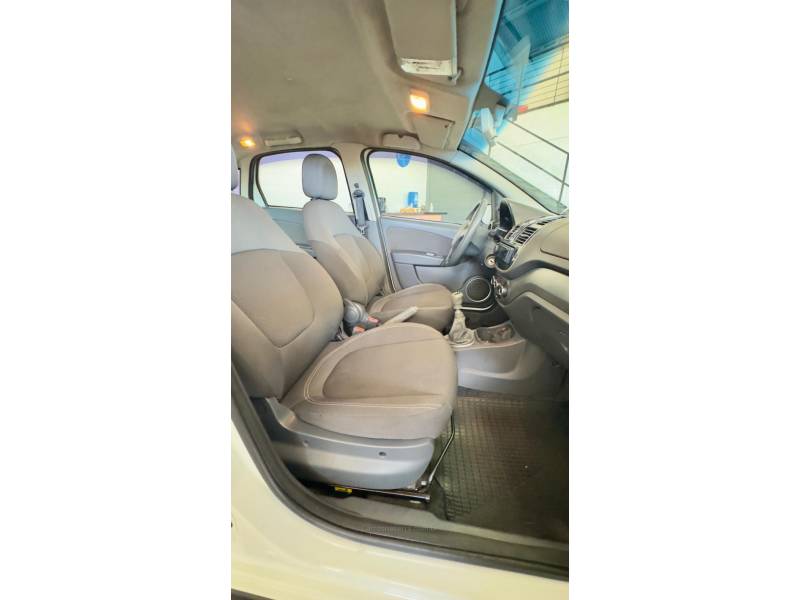 FIAT - GRAND SIENA - 2016/2016 - Branca - R$ 43.900,00