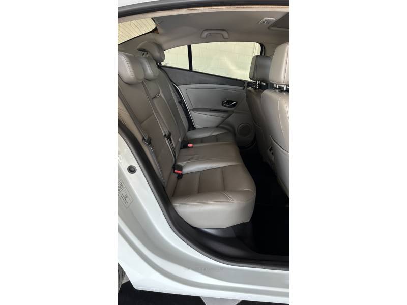 RENAULT - FLUENCE - 2013/2013 - Branca - R$ 49.900,00