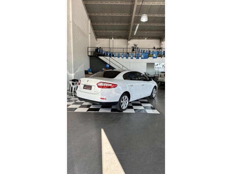 RENAULT - FLUENCE - 2013/2013 - Branca - R$ 49.900,00