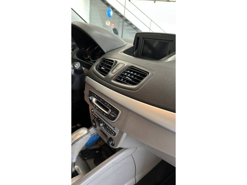 RENAULT - FLUENCE - 2013/2013 - Branca - R$ 49.900,00