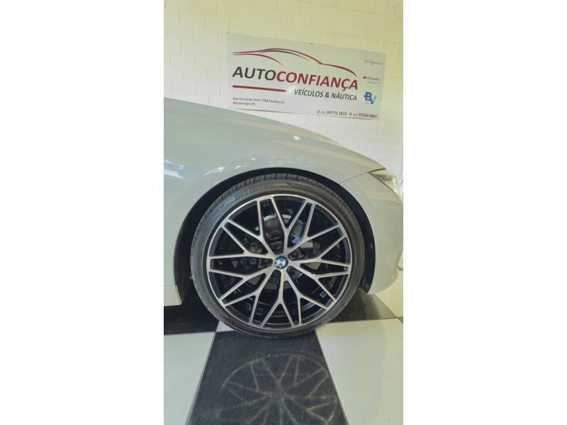 BMW - 320I - 2014/2015 - Branca - R$ 102.900,00