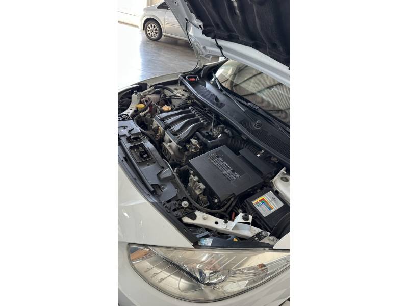 RENAULT - FLUENCE - 2013/2013 - Branca - R$ 49.900,00
