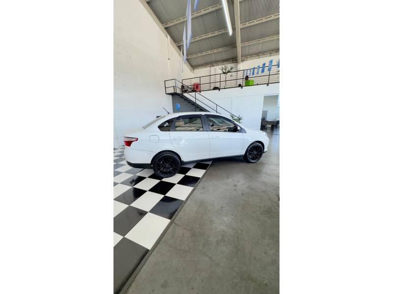 FIAT - GRAND SIENA - 2016/2016 - Branca - R$ 43.900,00