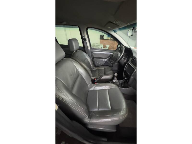 RENAULT - DUSTER - 2013/2014 - Verde - R$ 51.000,00