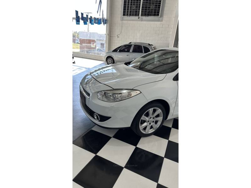RENAULT - FLUENCE - 2013/2013 - Branca - R$ 49.900,00