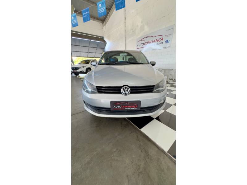 VOLKSWAGEN - VOYAGE - 2013/2013 - Prata - R$ 40.900,00