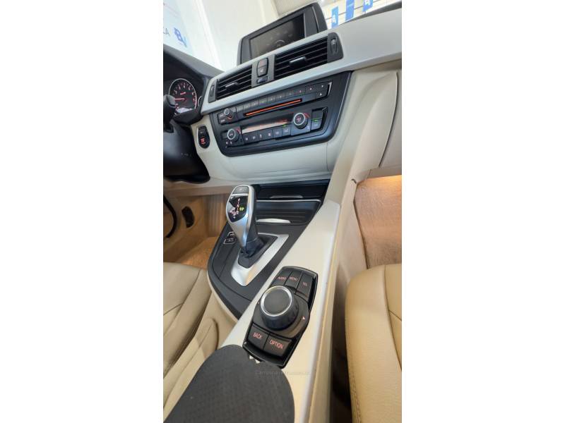 BMW - 320I - 2014/2015 - Branca - R$ 102.900,00