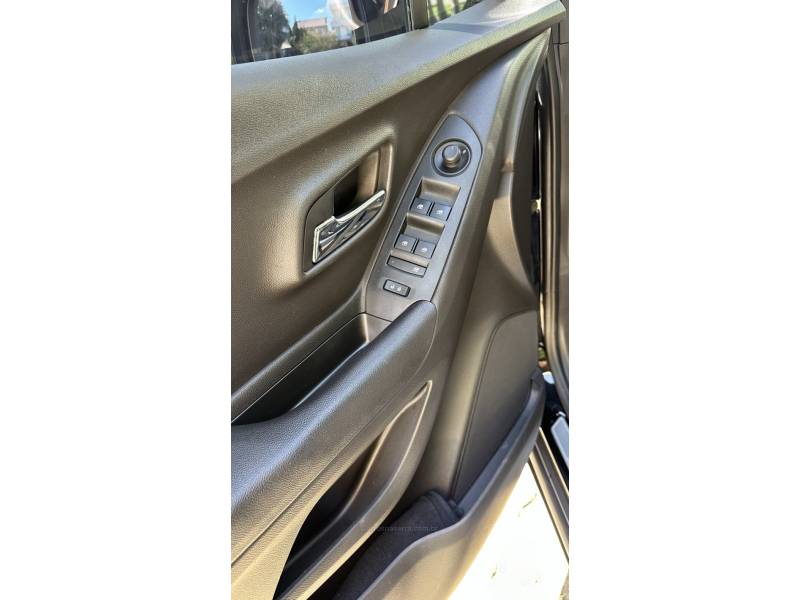 CHEVROLET - TRACKER - 2018/2018 - Preta - R$ 98.900,00
