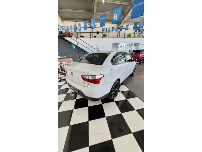 FIAT - GRAND SIENA - 2016/2016 - Branca - R$ 43.900,00