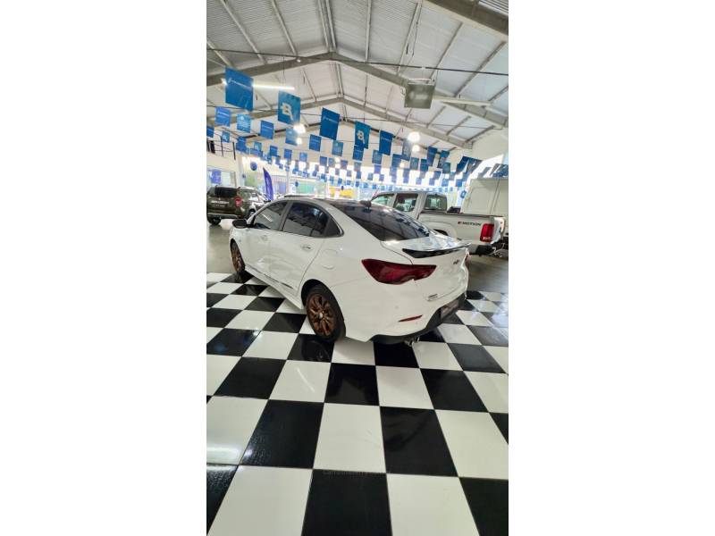 CHEVROLET - ONIX - 2024/2024 - Branca - R$ 106.900,00