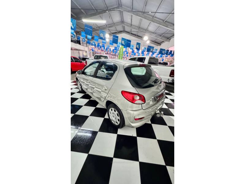 PEUGEOT - 207 - 2011/2012 - Prata - R$ 25.900,00