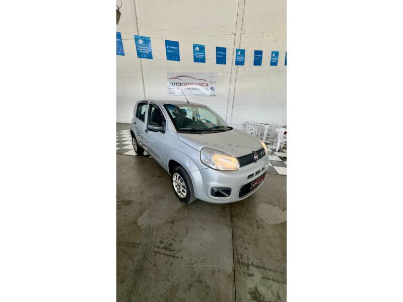 FIAT - UNO - 2016/2016 - Prata - R$ 39.900,00