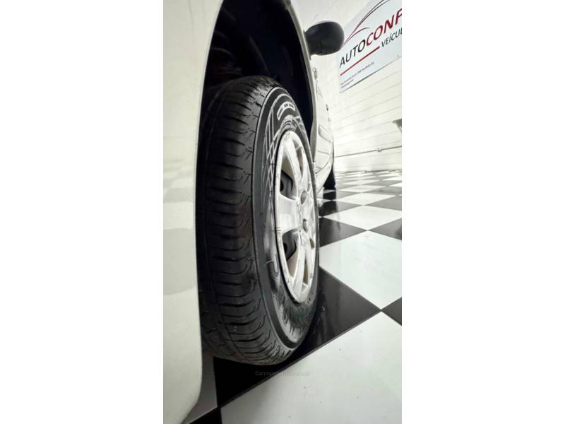 PEUGEOT - 207 - 2011/2012 - Prata - R$ 25.900,00