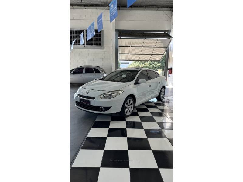 RENAULT - FLUENCE - 2013/2013 - Branca - R$ 49.900,00