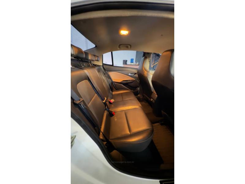 CHEVROLET - ONIX - 2024/2024 - Branca - R$ 106.900,00