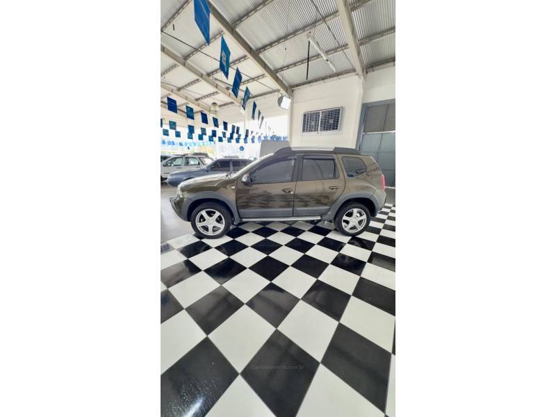 RENAULT - DUSTER - 2013/2014 - Verde - R$ 51.000,00