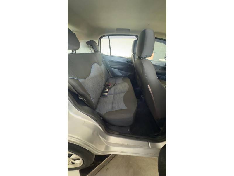 FIAT - UNO - 2016/2016 - Prata - R$ 39.900,00