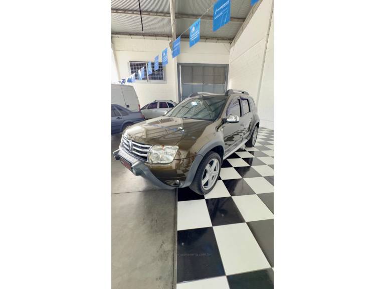 RENAULT - DUSTER - 2013/2014 - Verde - R$ 51.000,00