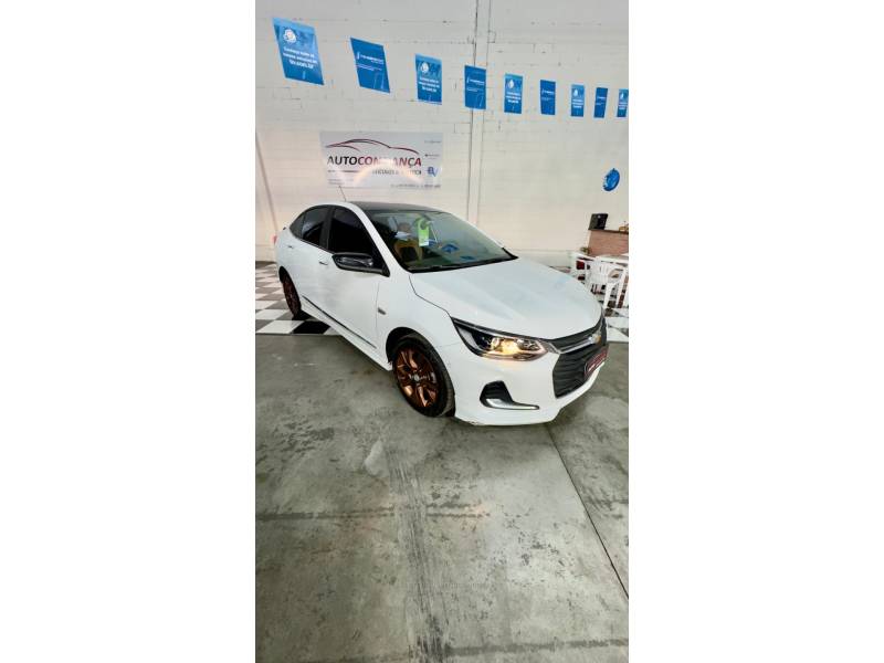 CHEVROLET - ONIX - 2024/2024 - Branca - R$ 106.900,00
