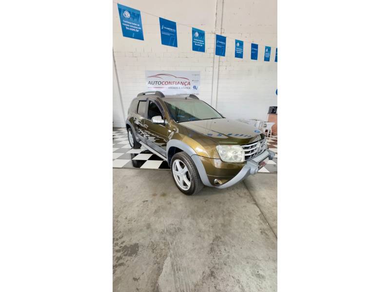 RENAULT - DUSTER - 2013/2014 - Verde - R$ 51.000,00