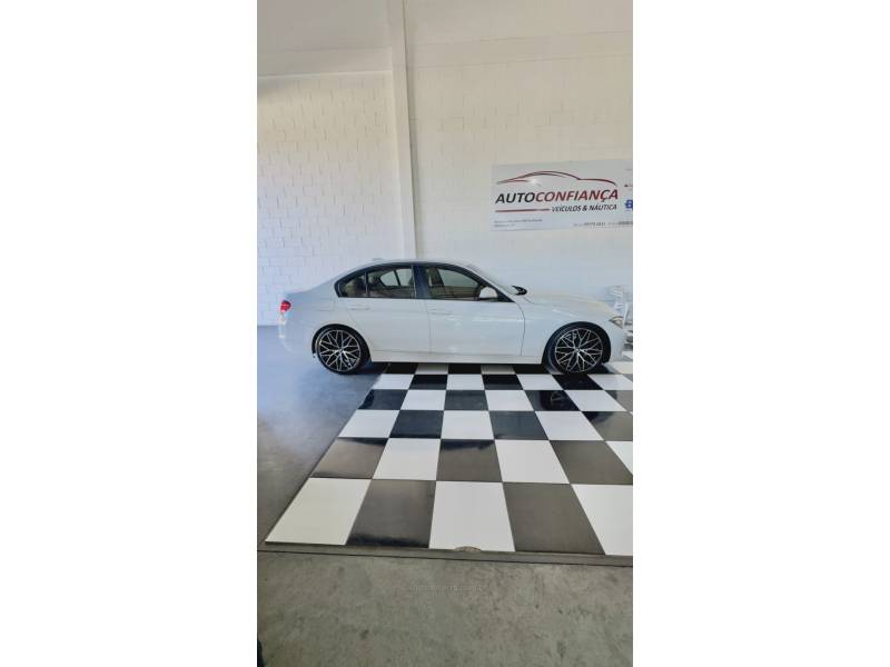 BMW - 320I - 2014/2015 - Branca - R$ 102.900,00