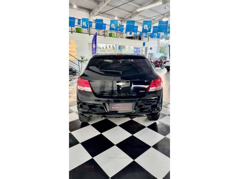 CHEVROLET - ONIX - 2016/2016 - Preta - Sob Consulta