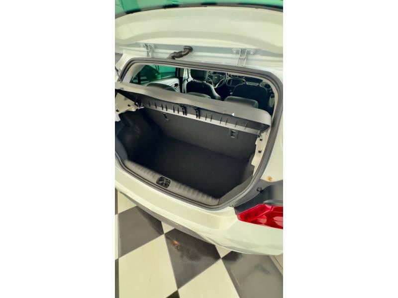 CHEVROLET - ONIX - 2019/2019 - Branca - R$ 64.900,00