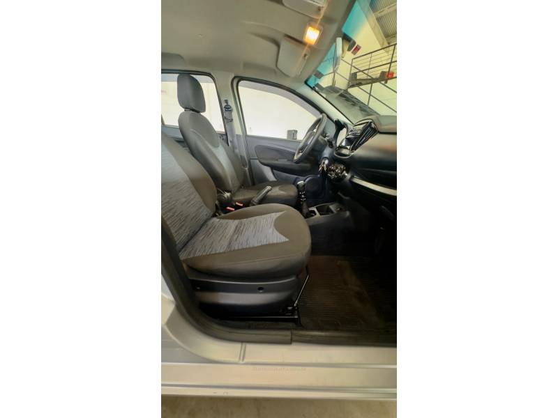 FIAT - UNO - 2016/2016 - Prata - R$ 39.900,00
