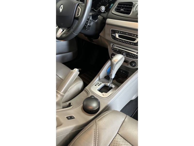 RENAULT - FLUENCE - 2013/2013 - Branca - R$ 49.900,00