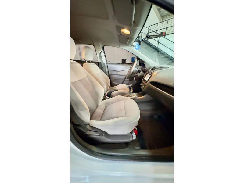 CHEVROLET - COBALT - 2013/2014 - Branca - R$ 42.900,00
