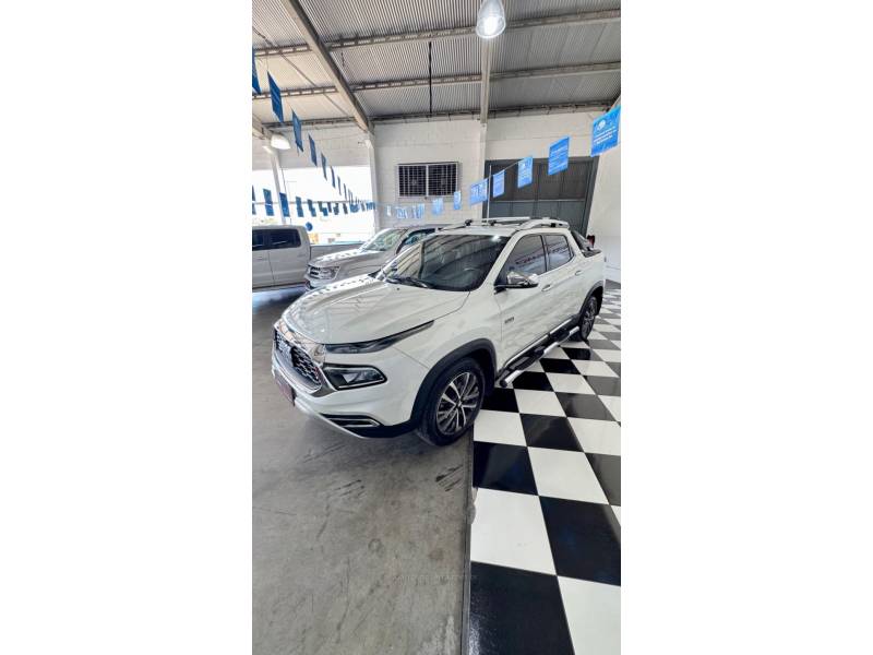 FIAT - TORO - 2022/2023 - Branca - R$ 158.000,00